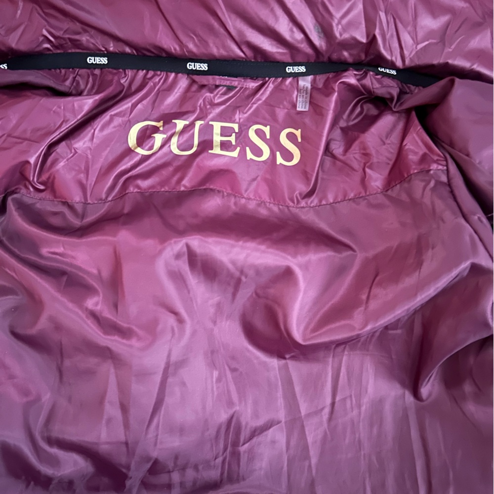 GUESS
Water Resistant Hooded Puffer Jacket In Jam Size
Large - Picture 12 of 12
